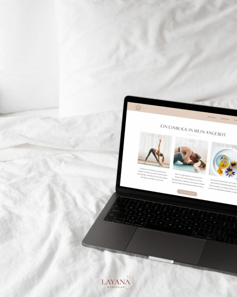 Angebotsseite der Website für Yogalehrerin Balance Flow Yoga im spirituellen Webdesign auf einem Laptop