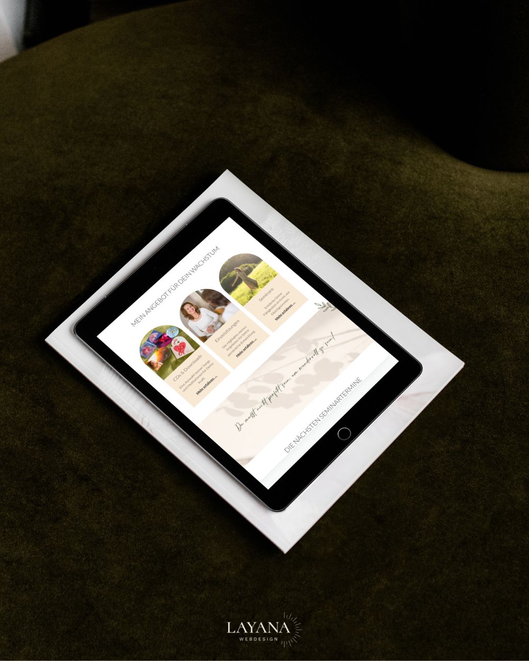 Leichtes und klares Branding und Design der Website für Pädagogin Marietta Zumbült auf einem Tablet